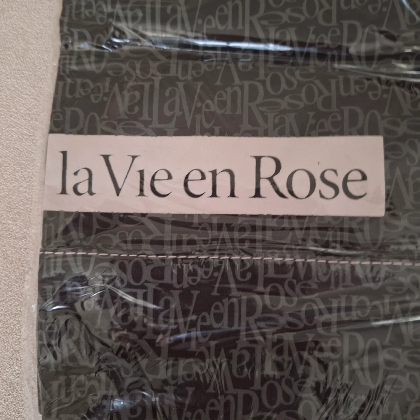 La Vie en Rose Black Tote Bag - New image indicator(2)