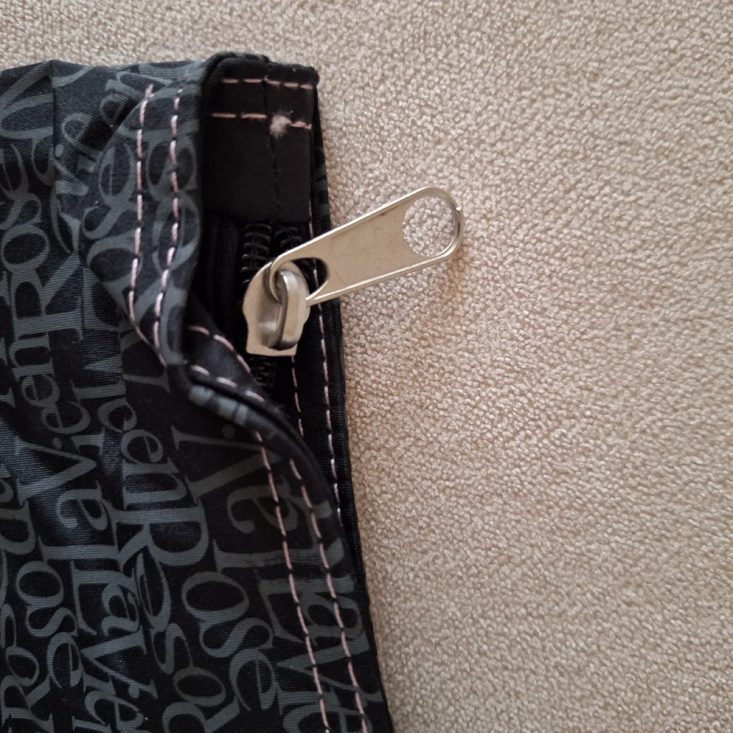 La Vie en Rose Black Tote Bag - New image indicator(5)