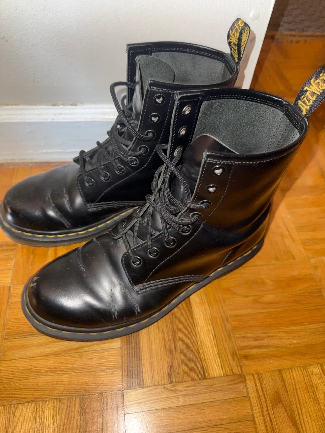 Quick sale! 🥕 Dr. Martens 1460 Black Leather Boots - size 10