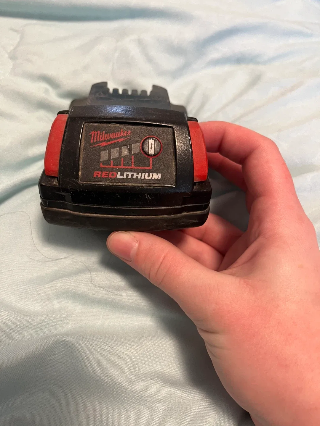 Selling M18 Milwaukee 1.5 AH Battery image indicator(2)