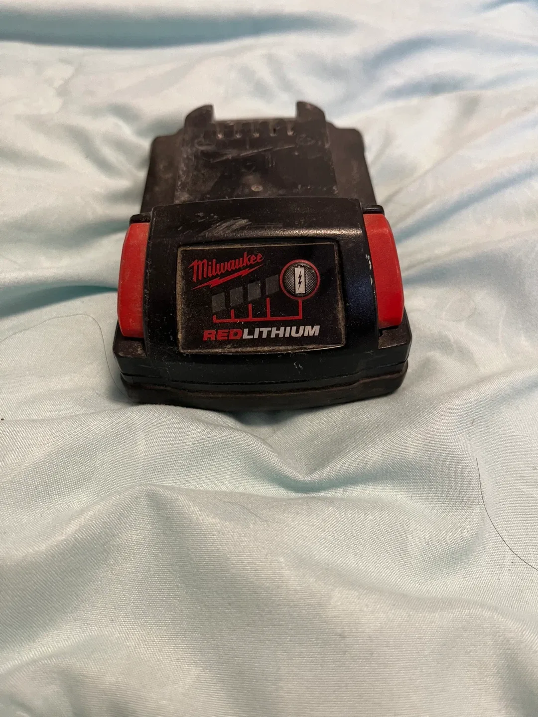 Selling M18 Milwaukee 1.5 AH Battery image indicator(3)