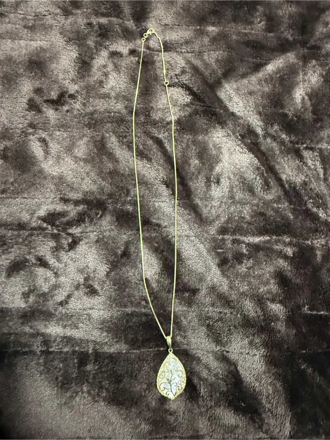 Gold Tone Necklace with Mother of Pearl Pendant image indicator(2)