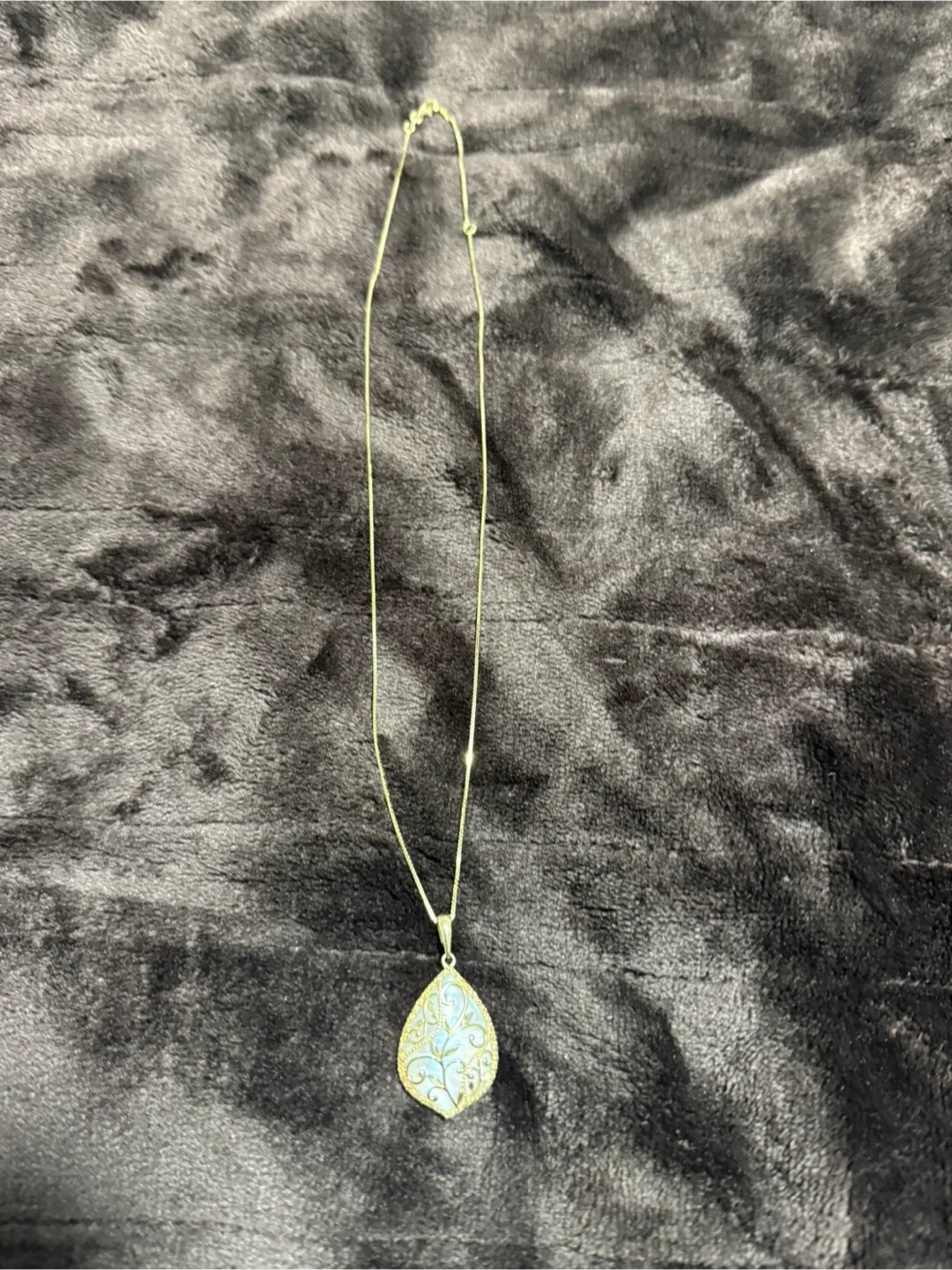 Gold Tone Necklace with Mother of Pearl Pendant image indicator(4)