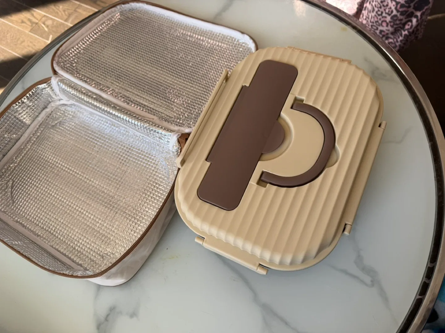Beige Brown Lunch Box, lunch box image indicator(4)