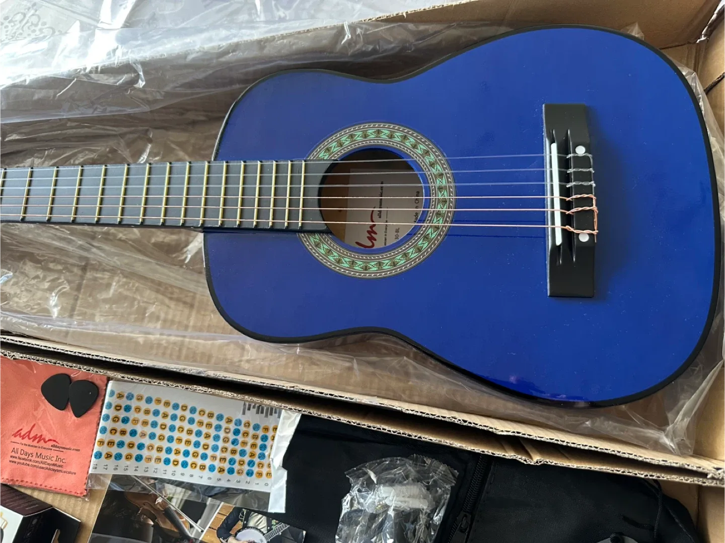 New ADM 30 Inch Blue Acoustic Guitar Bundle image indicator(2)