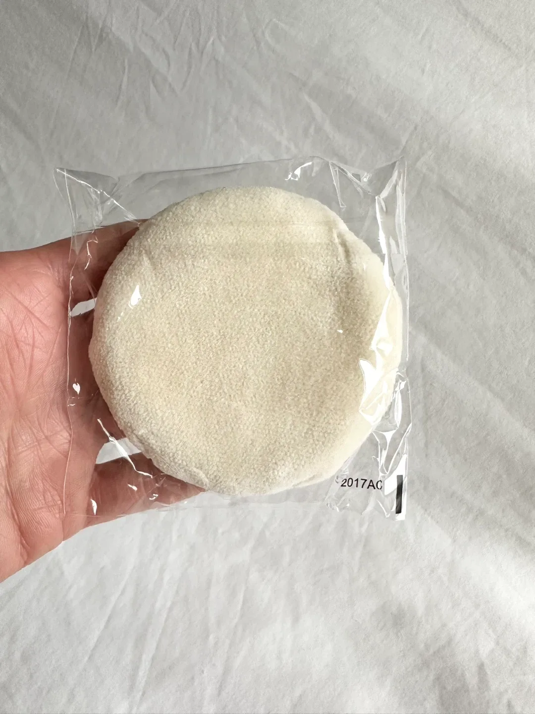 New Laura Mercier Velour Puff image indicator(3)