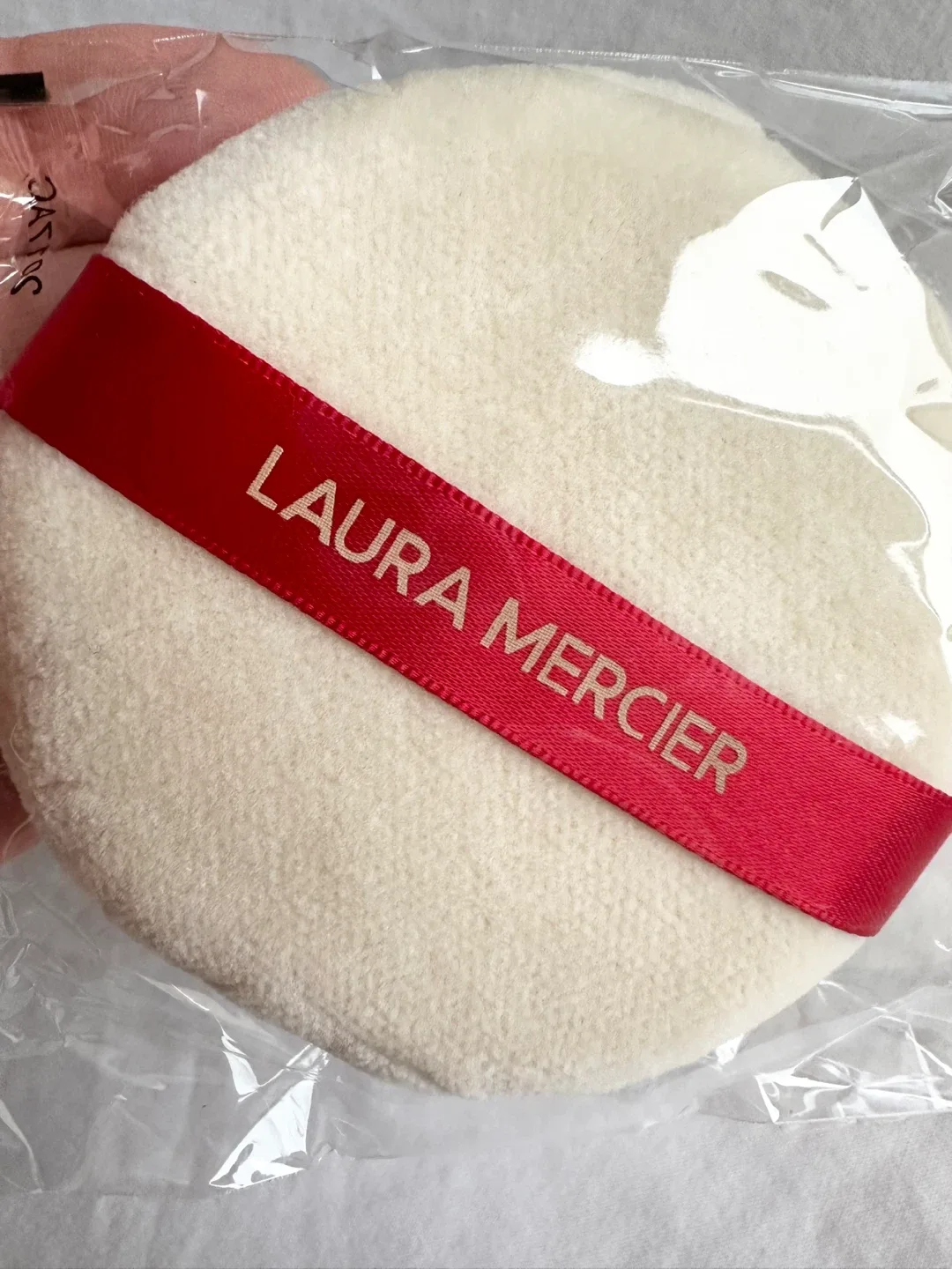 New Laura Mercier Velour Puff image indicator(2)