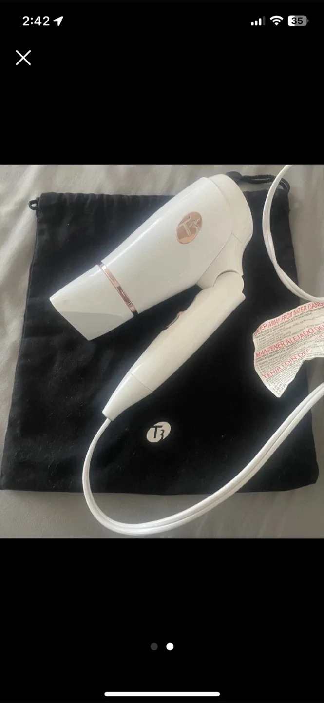 T3 Featherweight Compact Folding Hair Dryer with dual voltage image indicator(2)