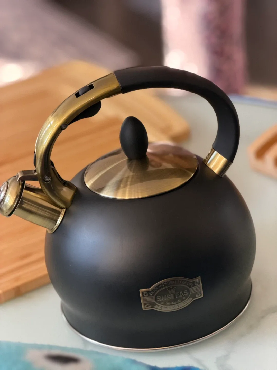 Black Whistling Kettle, kettle