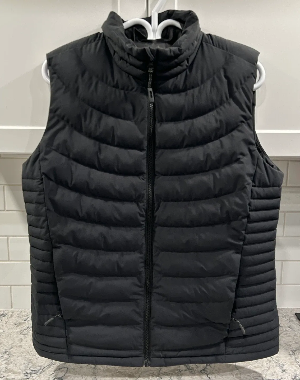 Wind River Black Puffer Vest - Size Large