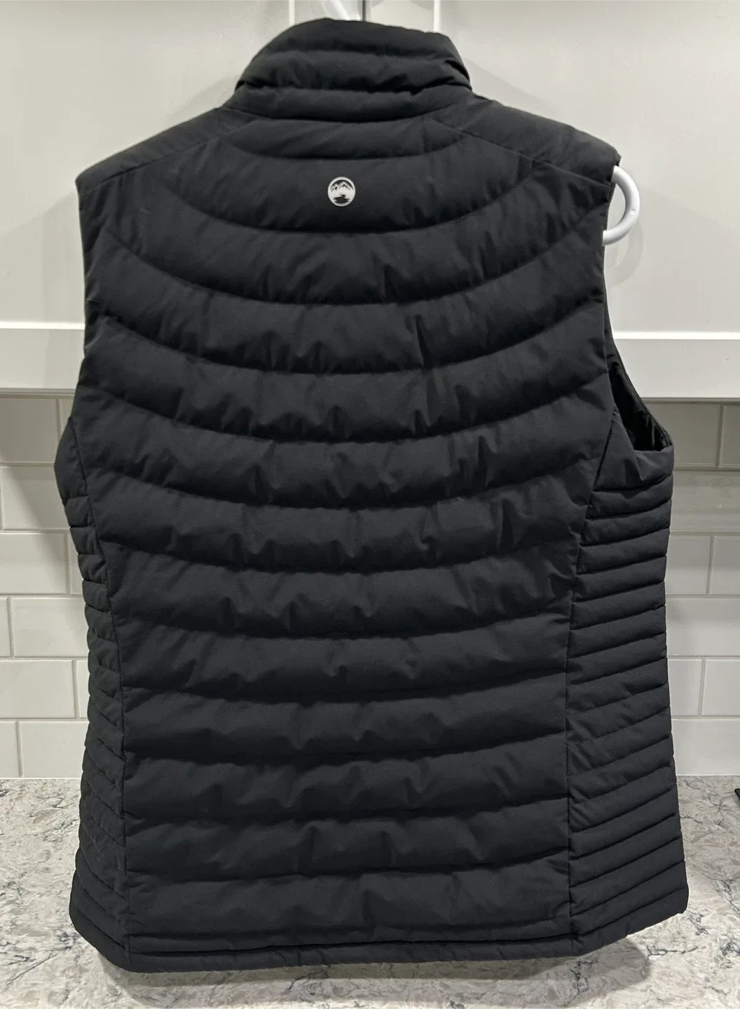 Wind River Black Puffer Vest - Size Large image indicator(2)