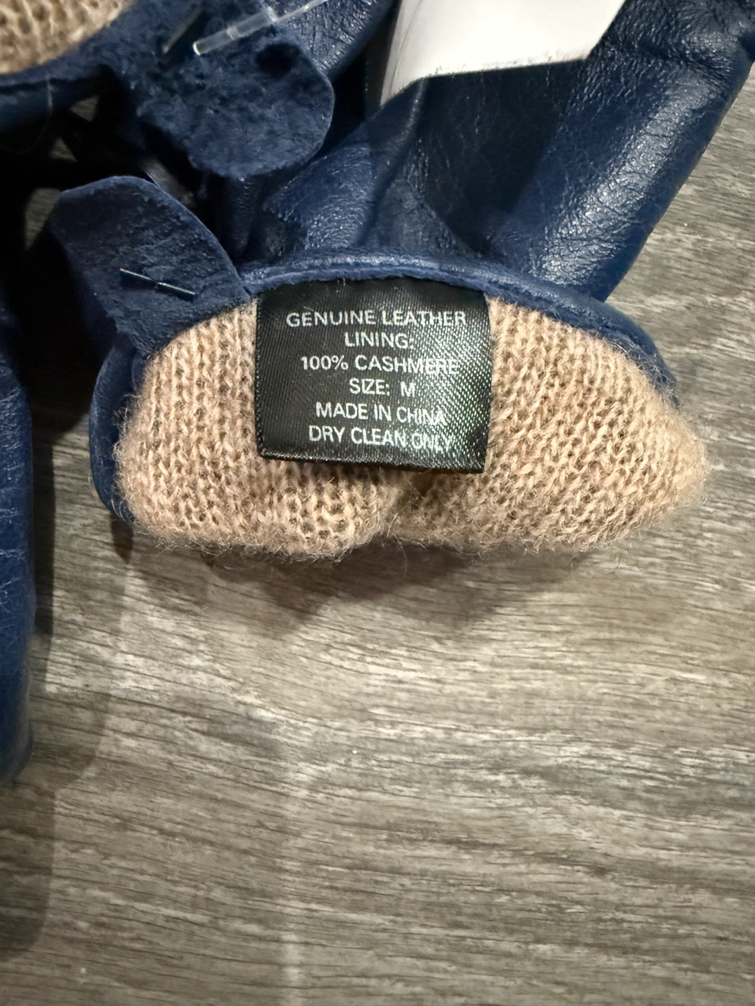 Century 21 Leather/Cashmere Gloves - Size M - photo 3