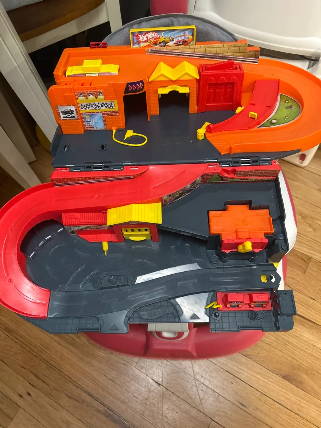 Hot Wheels Fold-Up Raceway