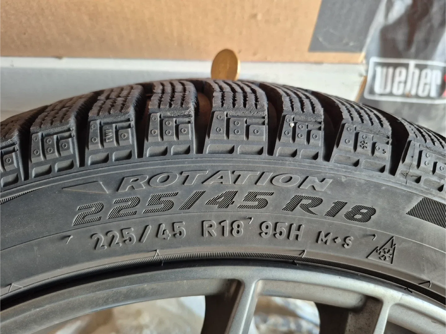 Pirelli Ice Zero Studless Winter Tires 225/45R18(4 tires) image indicator(3)
