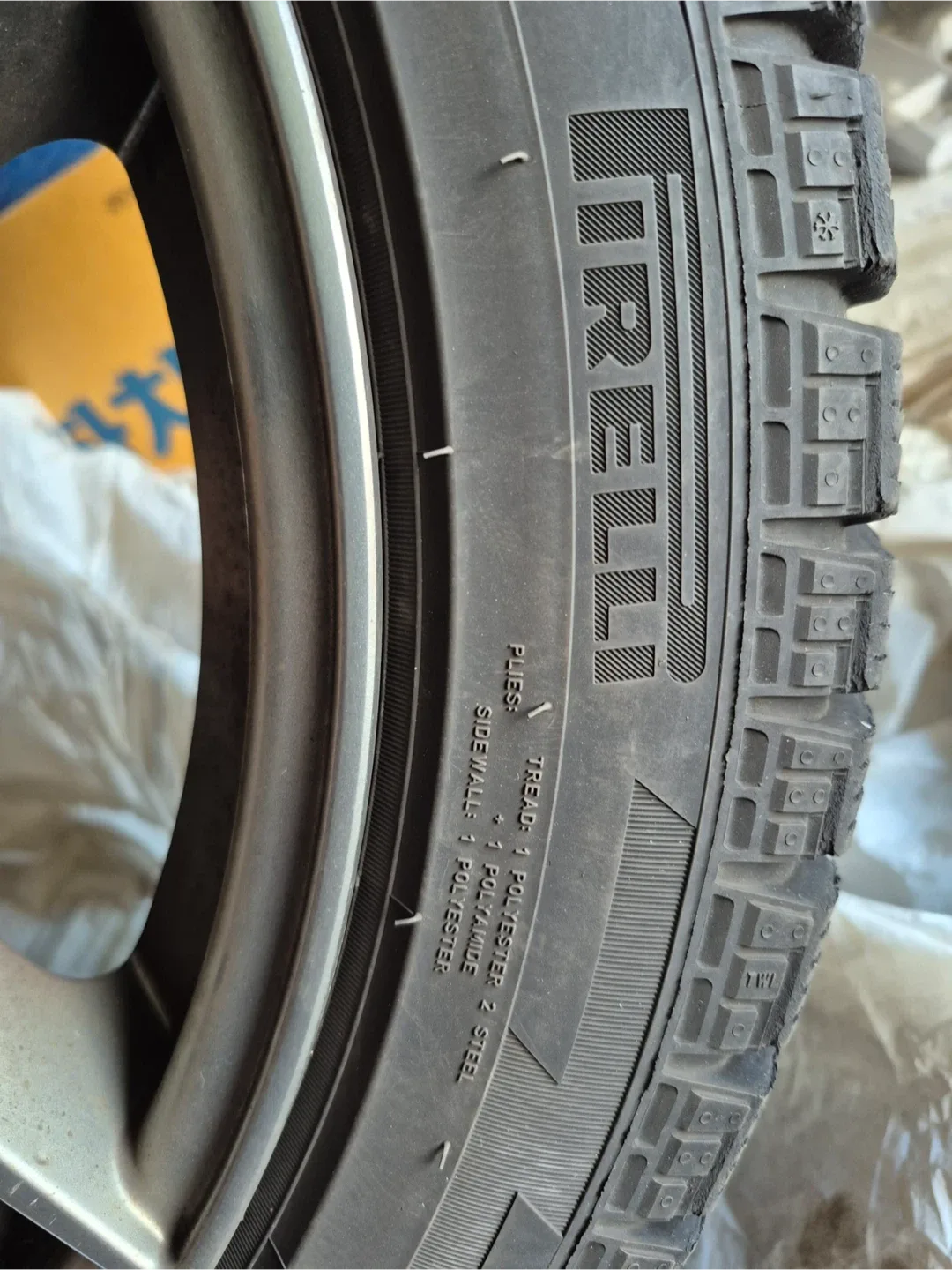 Pirelli Ice Zero Studless Winter Tires 225/45R18(4 tires) image indicator(4)