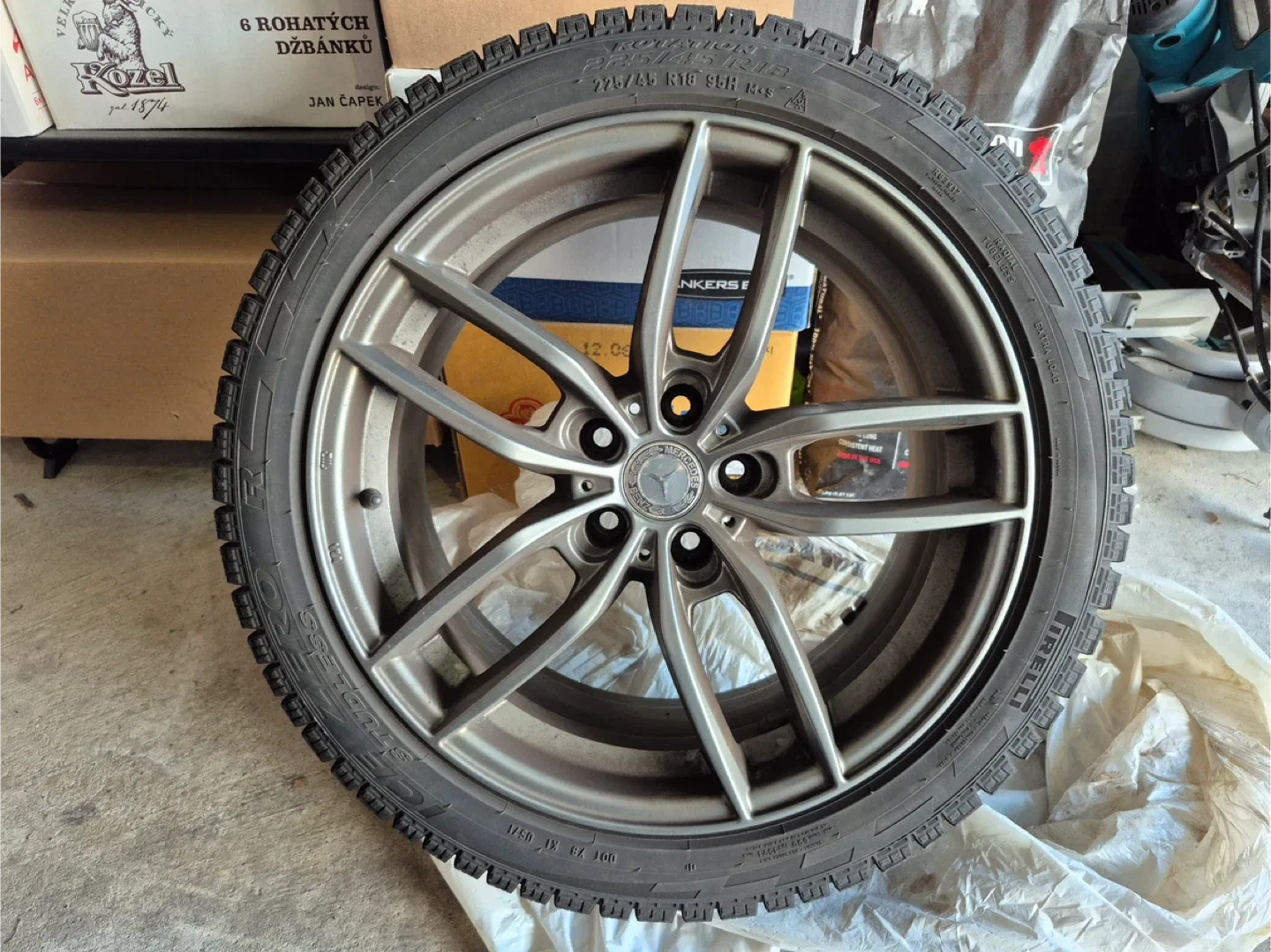 Pirelli Ice Zero Studless Winter Tires 225/45R18(4 tires)