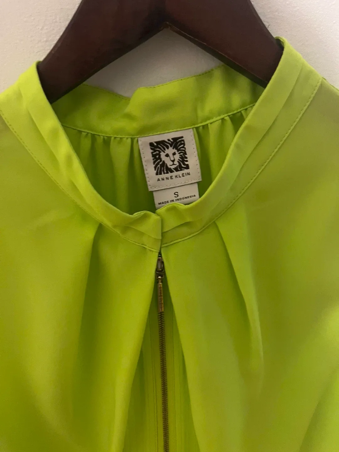 NEW Anne Klein Sleeveless Top - Size S - Neon Green image indicator(2)
