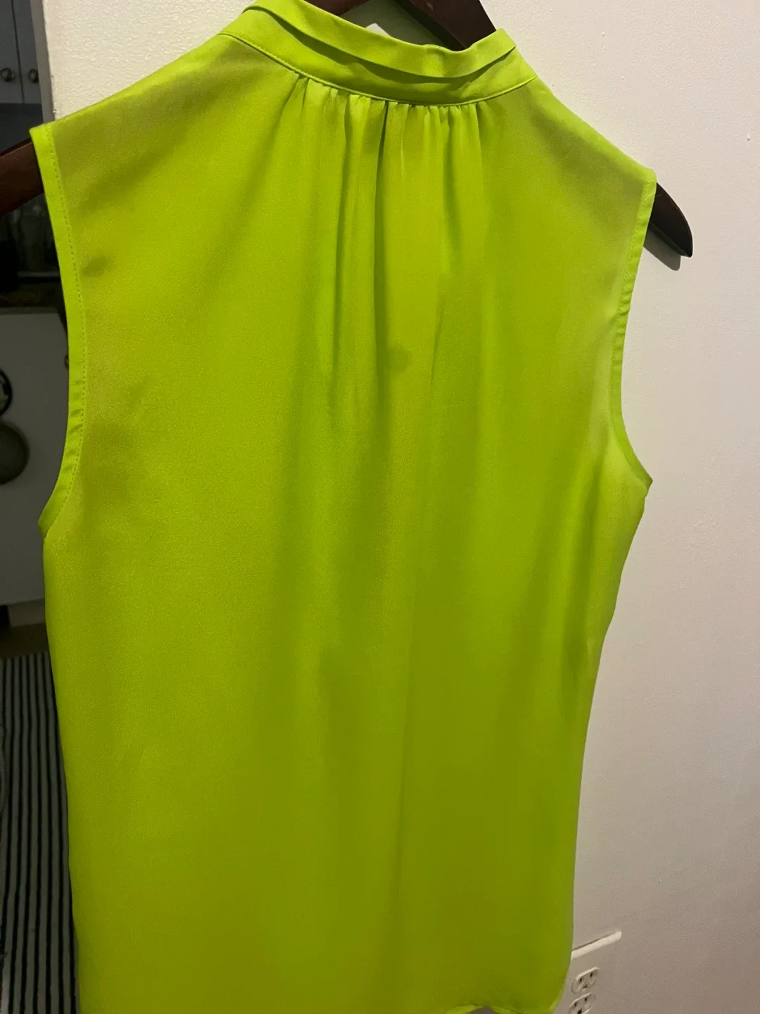 NEW Anne Klein Sleeveless Top - Size S - Neon Green image indicator(3)
