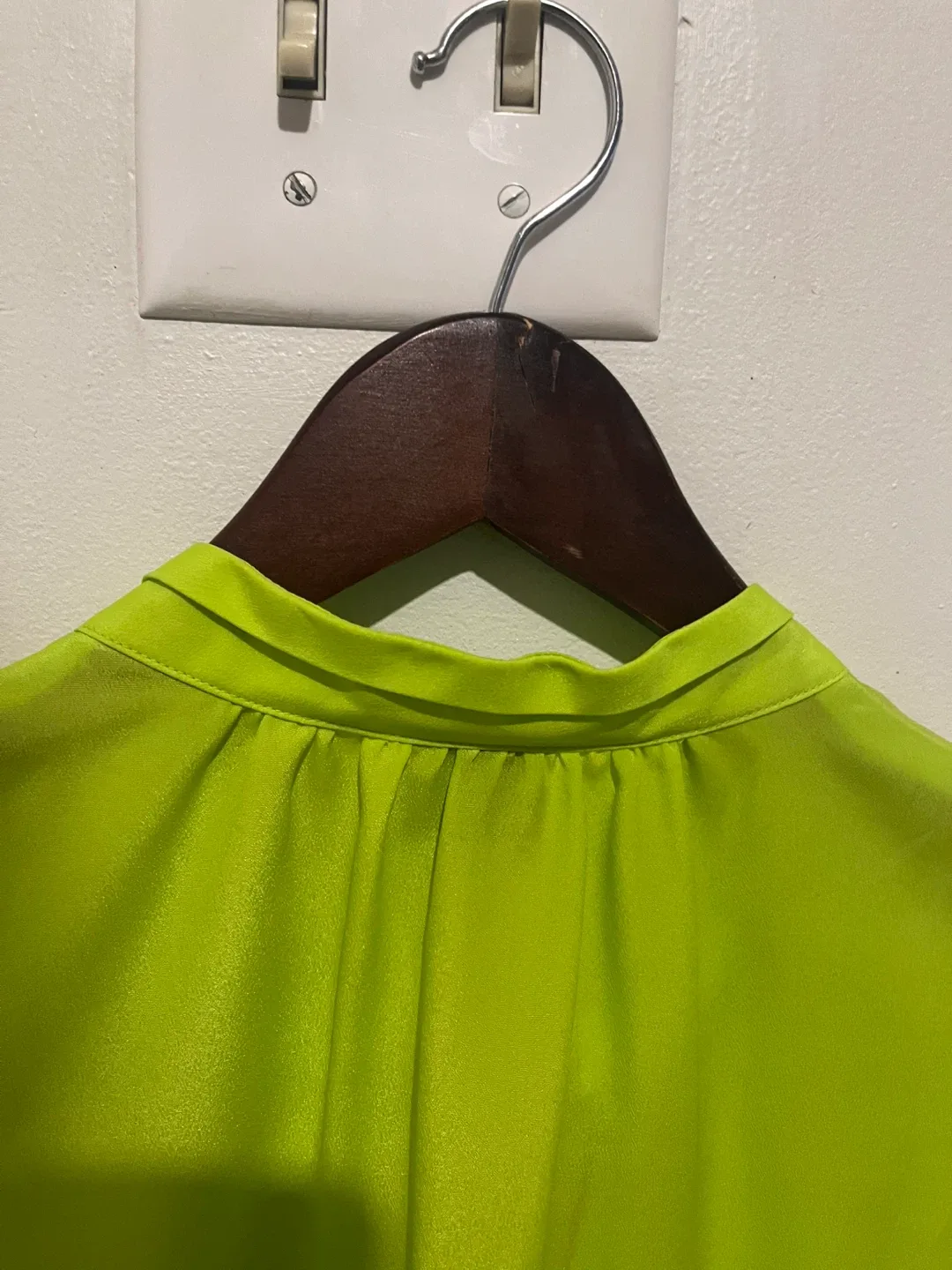 NEW Anne Klein Sleeveless Top - Size S - Neon Green image indicator(4)