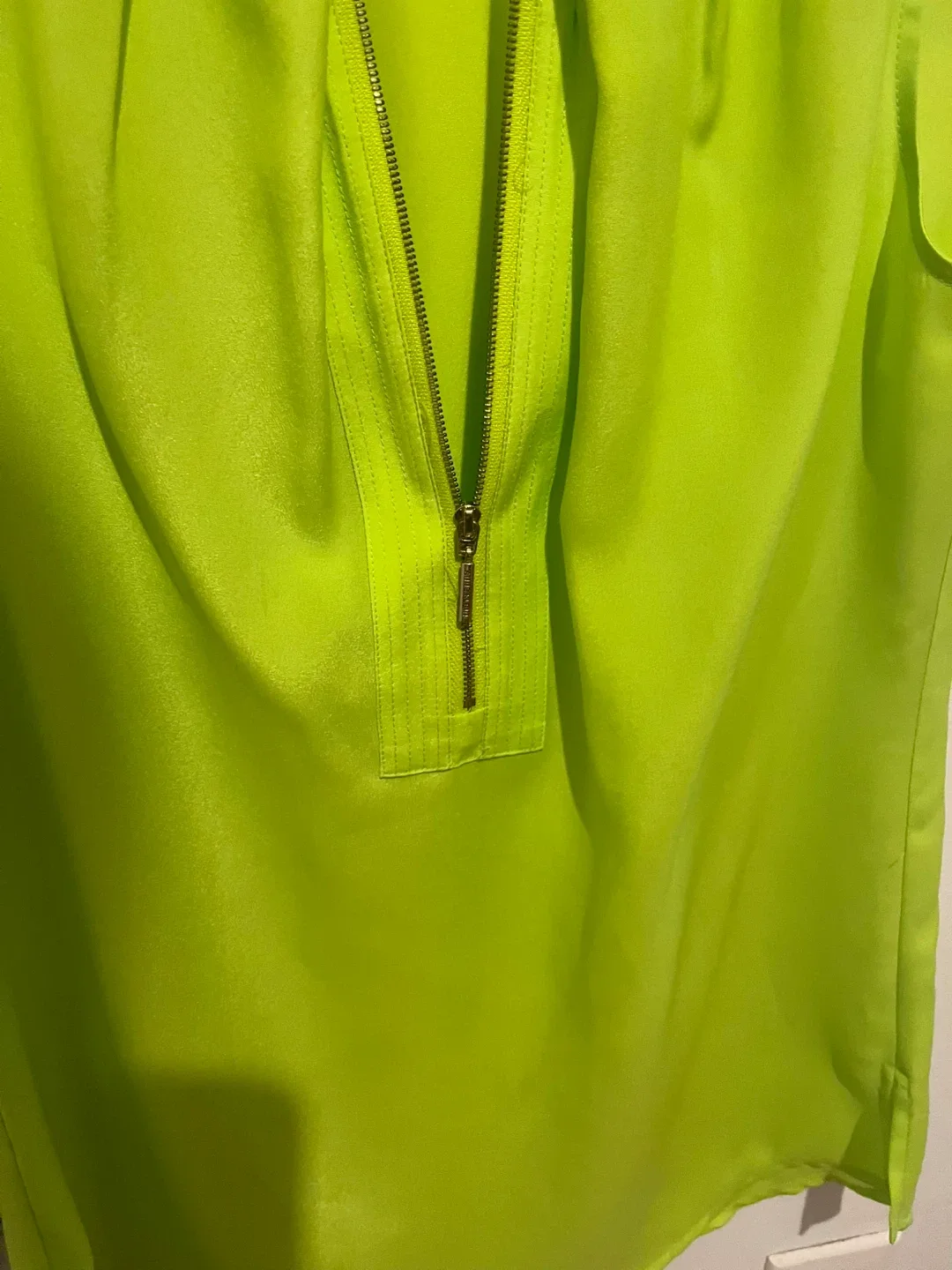 NEW Anne Klein Sleeveless Top - Size S - Neon Green image indicator(7)