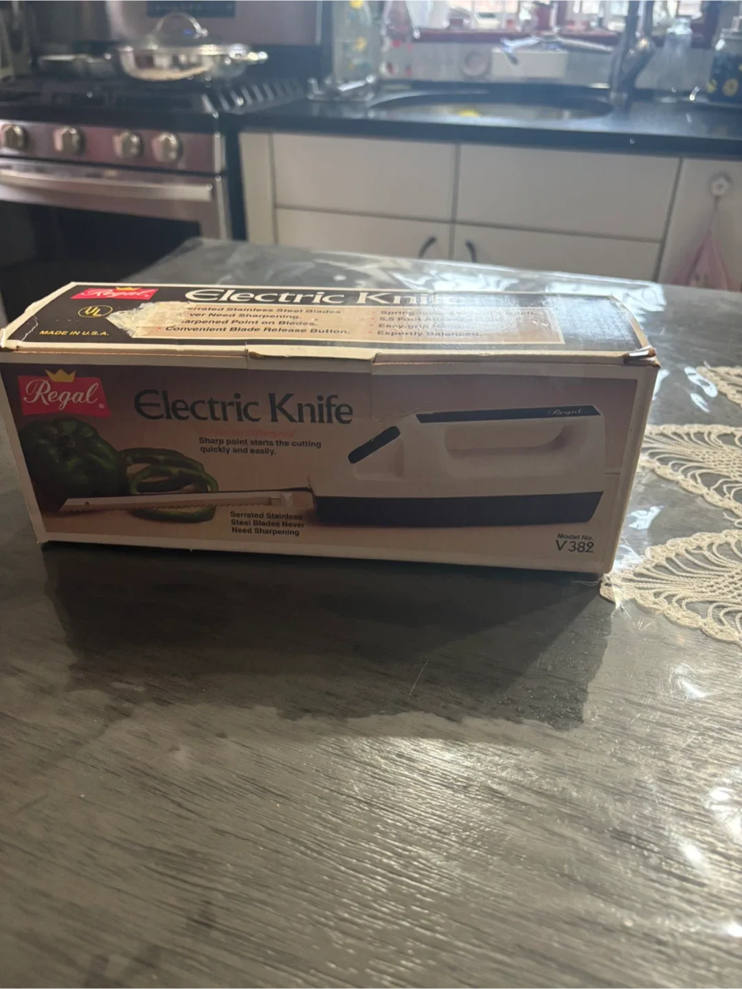 Regal Electric Knife Model V382