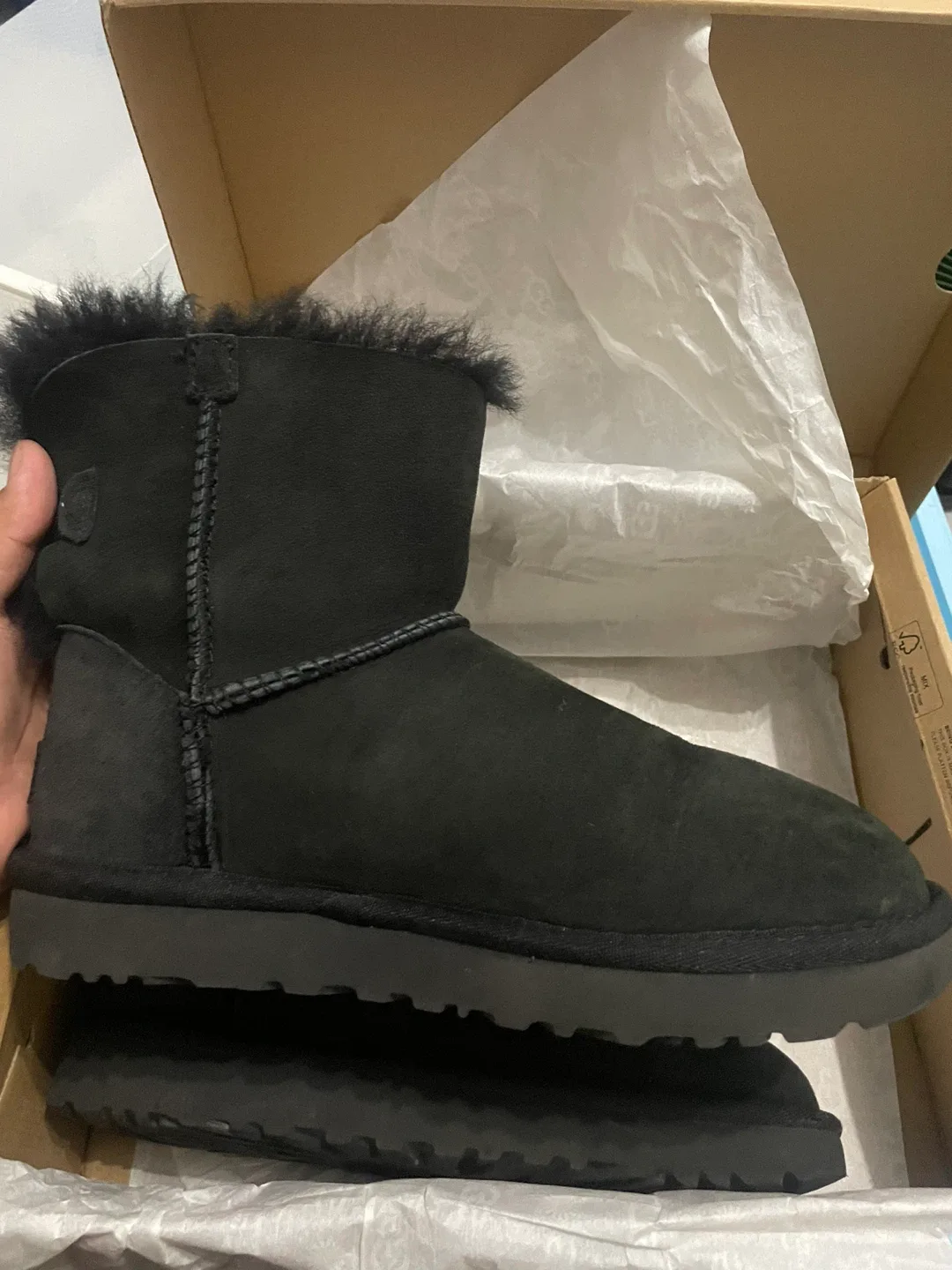 UGG Mini Bailey Bow II Black, Size 6 image indicator(6)