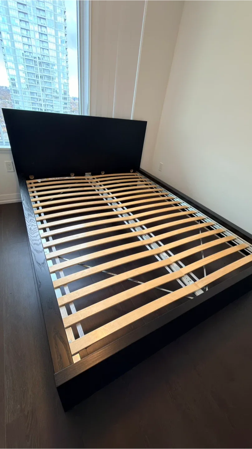 Queen Size Bedframe