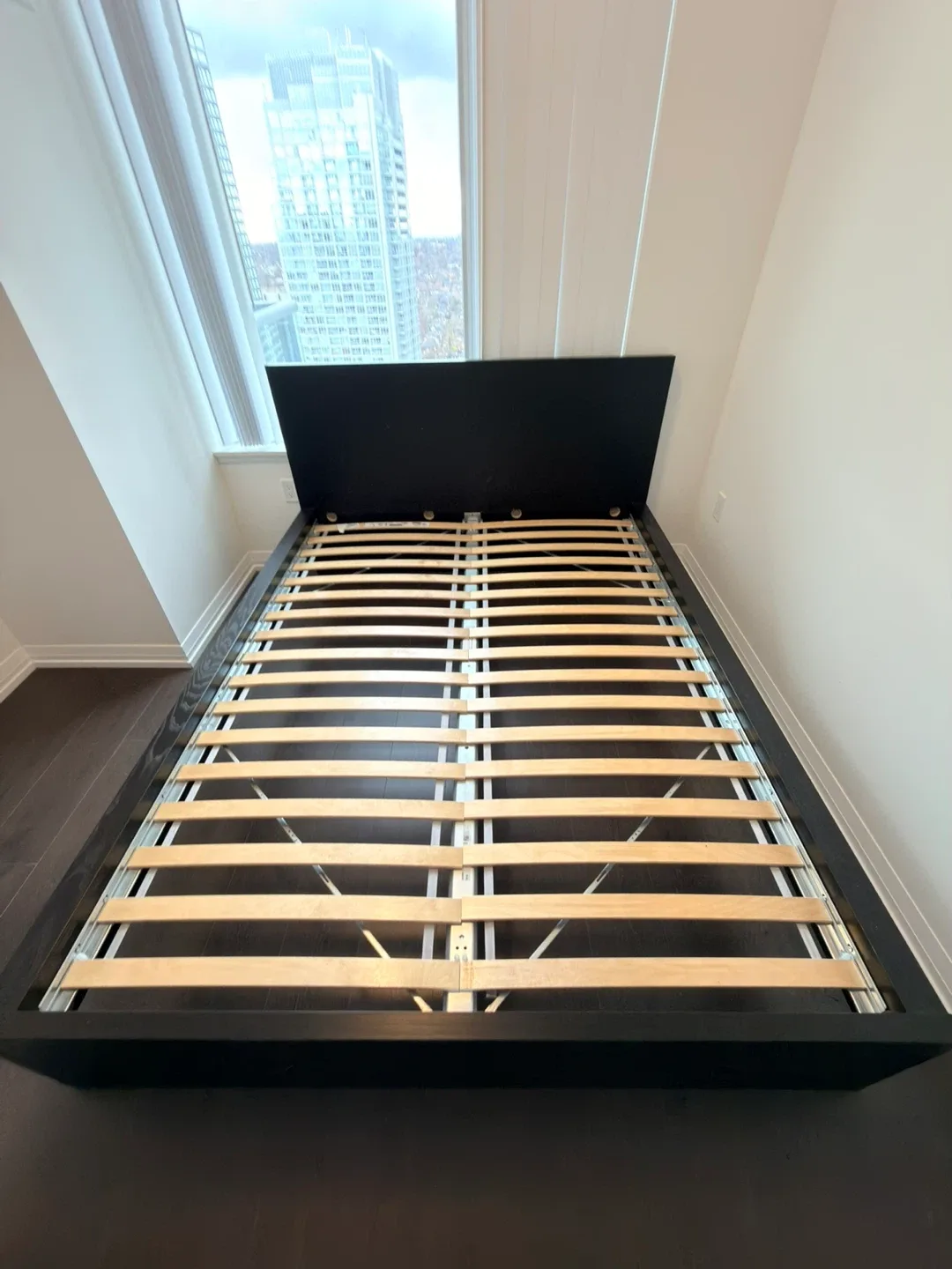 Queen Size Bedframe image indicator(2)