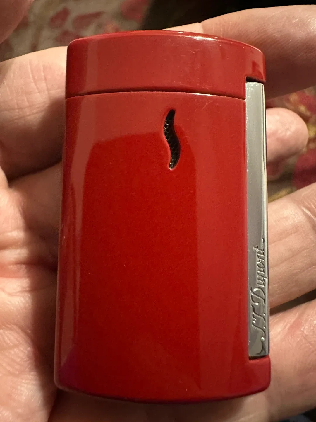 S.T. Dupont Red Lighter
