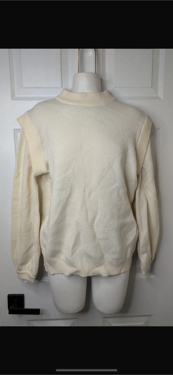 NEW! LouKeith Cream Sweater - Size S image indicator(3)