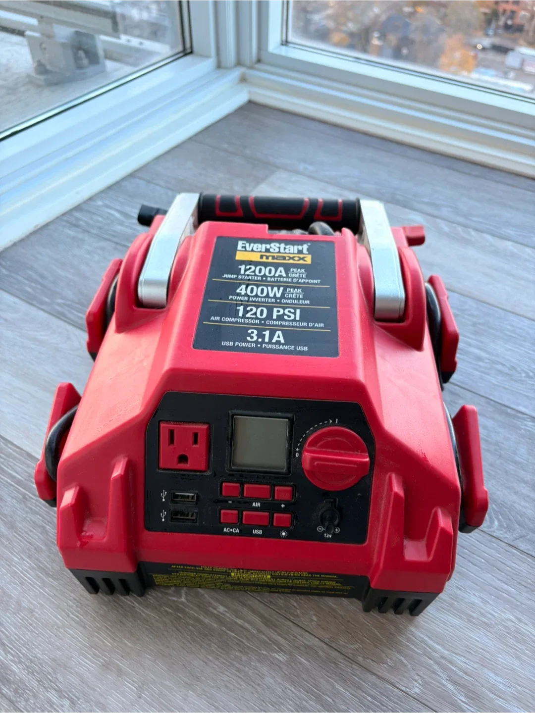 EverStart Maxx 1200A JumpStarter/Power Inverter image indicator(2)