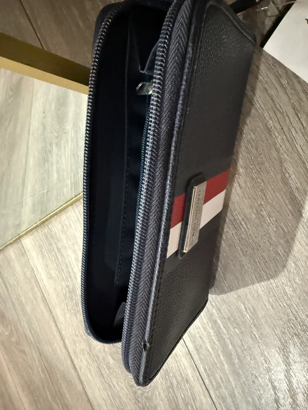 Tommy Hilfiger Wallet image indicator(2)