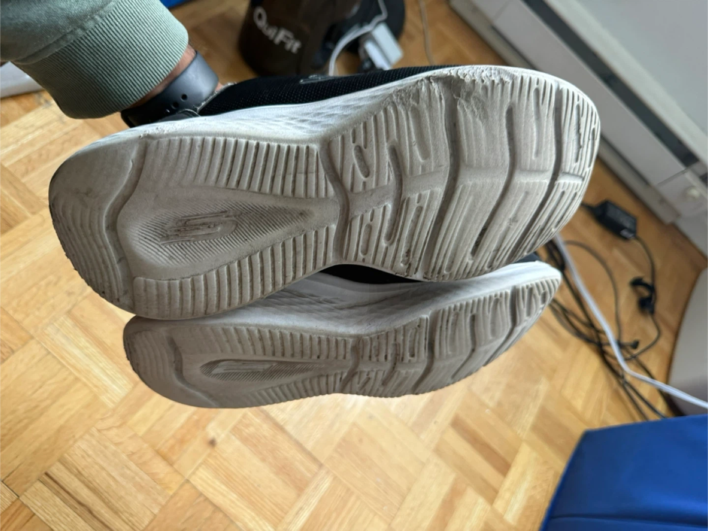 Skechers Hands Free Slip-ins, Size 9 - photo 3