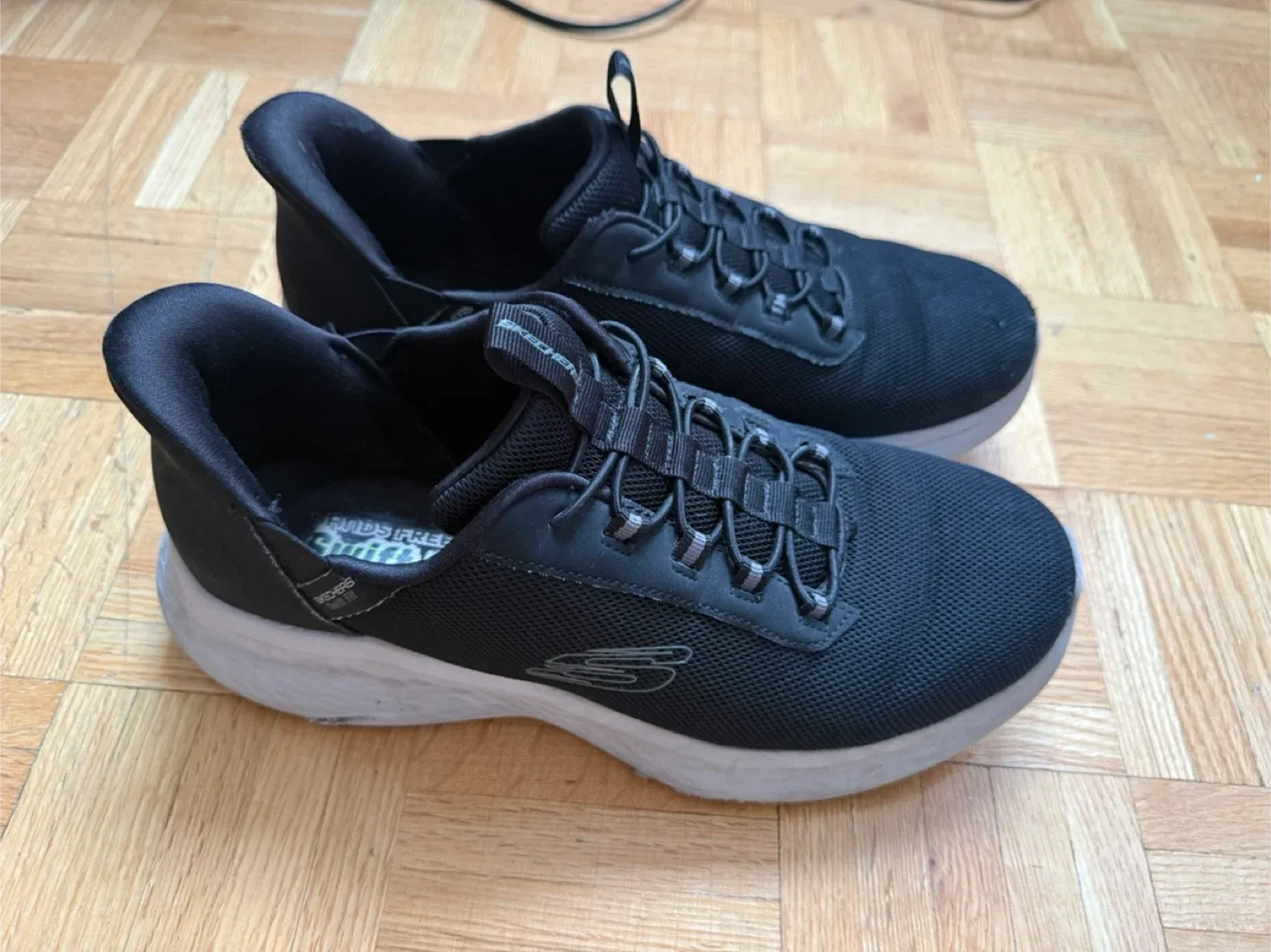 Skechers Hands Free Slip-ins, Size 9