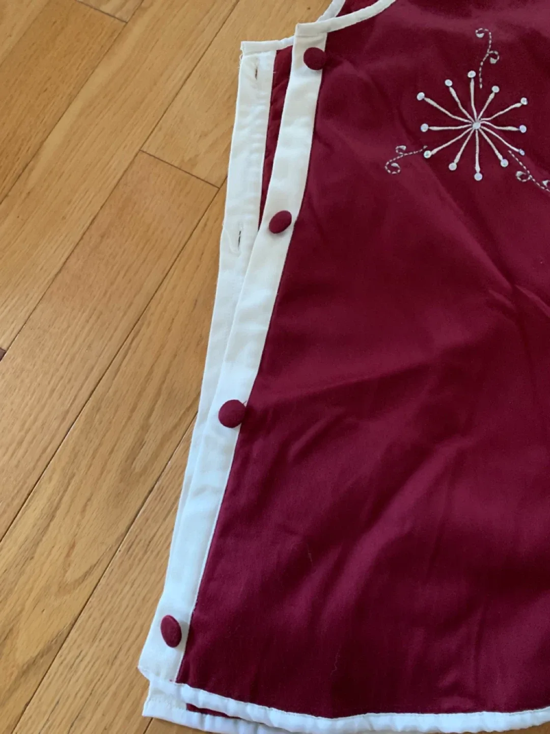 Burgundy Christmas Tree Skirt image indicator(2)