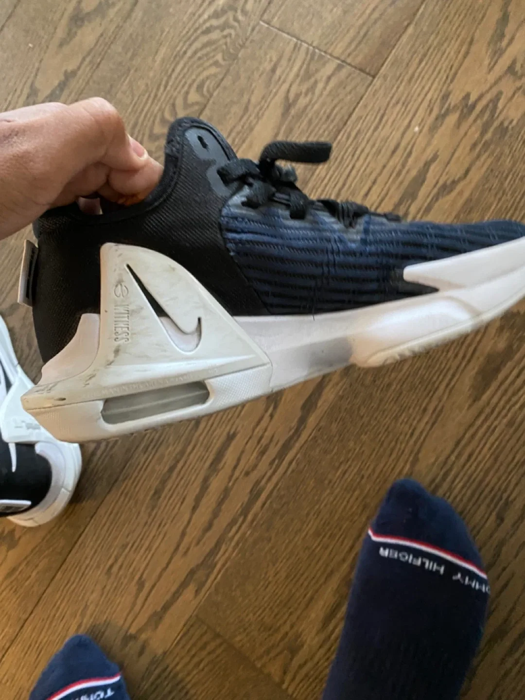 Nike Lebron Witness 7 Shoes - Size 7 image indicator(3)