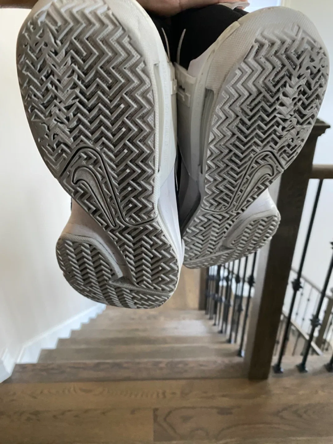 Nike Lebron Witness 7 Shoes - Size 7 image indicator(2)