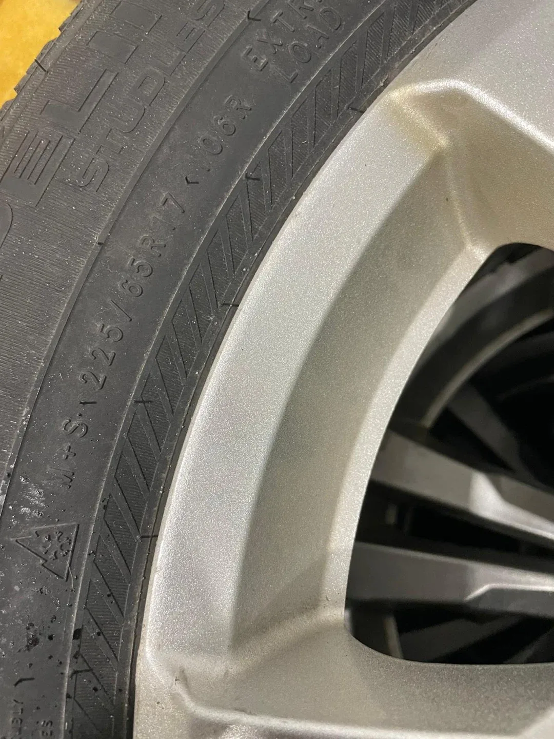 Nokian Hakkapeliitta R3 SUV Winter Tires - 225/65R17