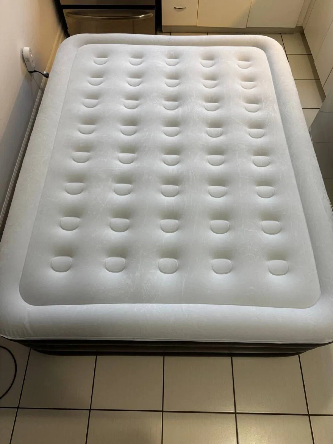 SENNOUL Queen Air Mattress w/ Built-In Pump – Open Box – $60 image indicator(4)