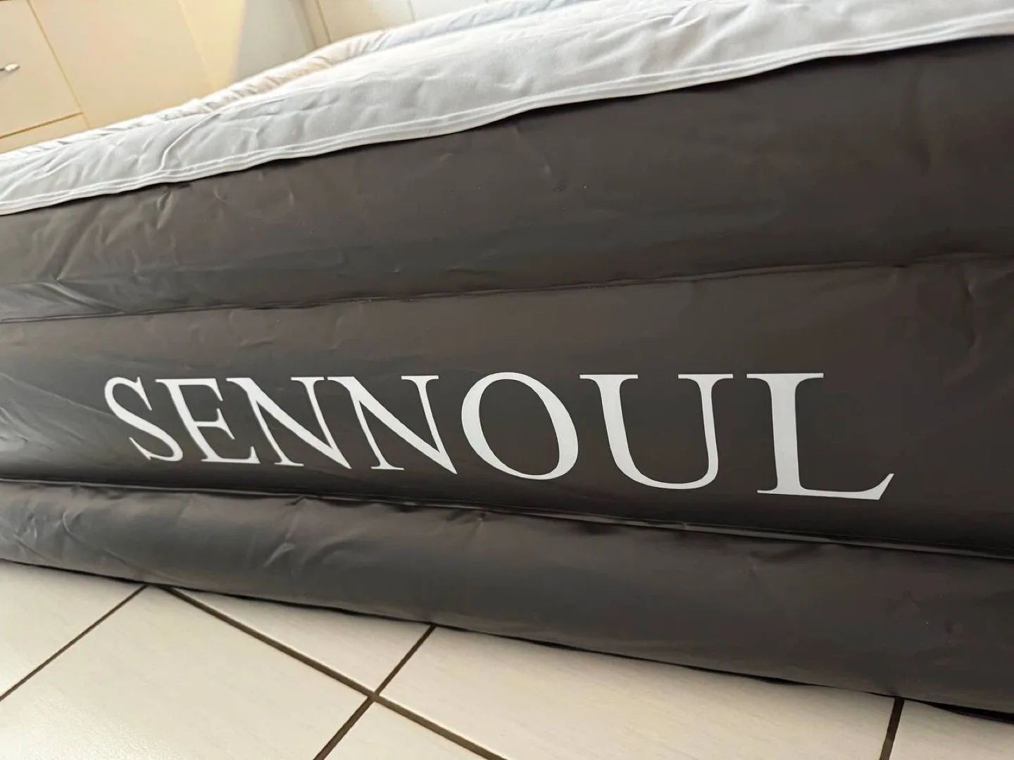 SENNOUL Queen Air Mattress w/ Built-In Pump – Open Box – $60 image indicator(5)