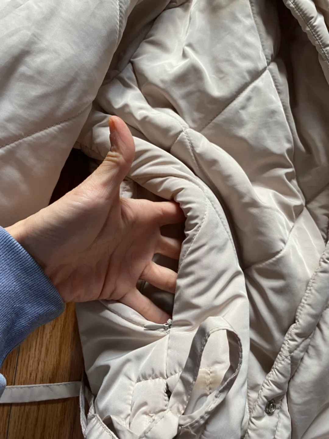 Quilted Beige Puffer Jacket Women Size S-M image indicator(2)