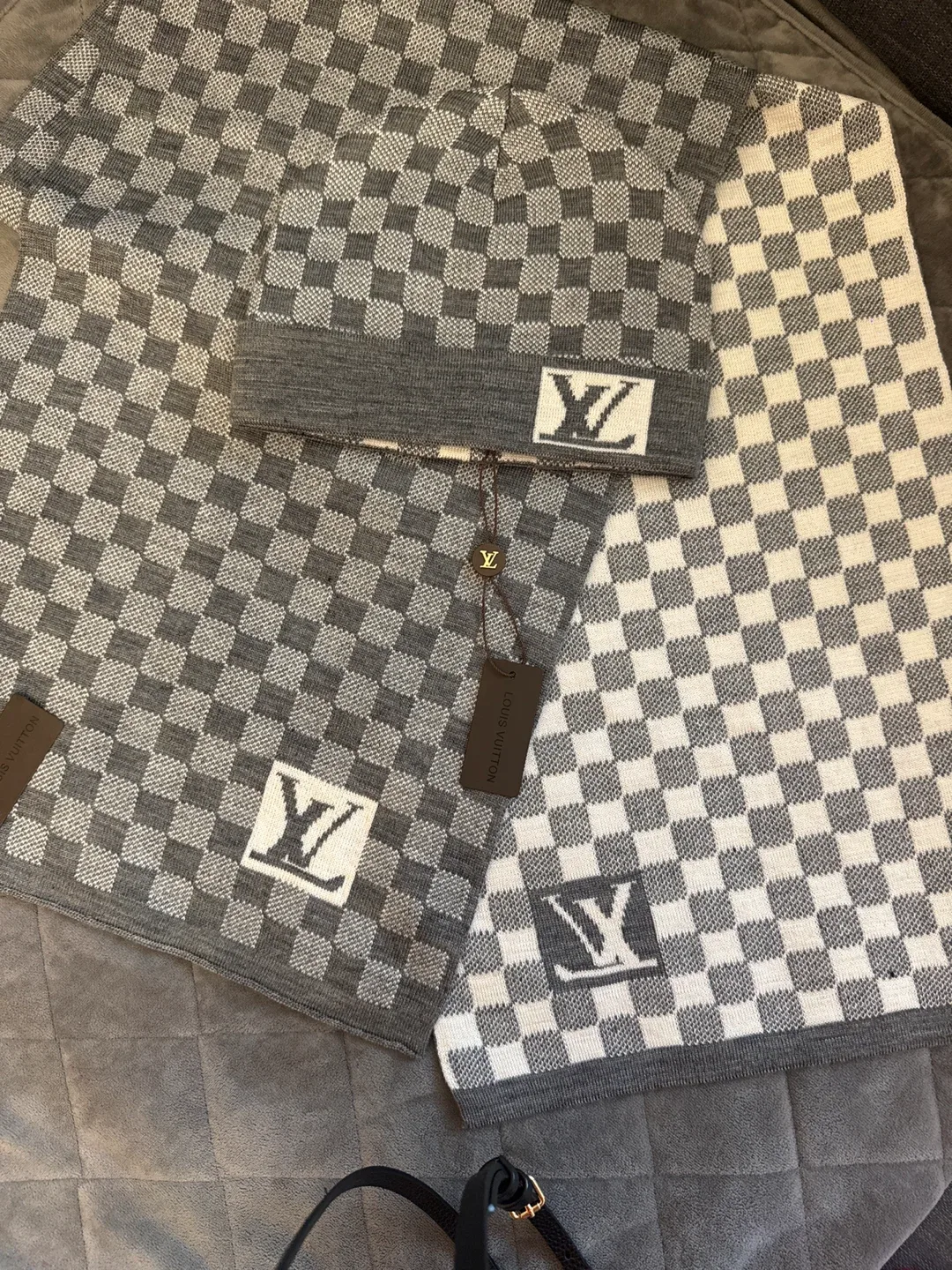 1:1 Louis Vuitton Hat and Scarf Set