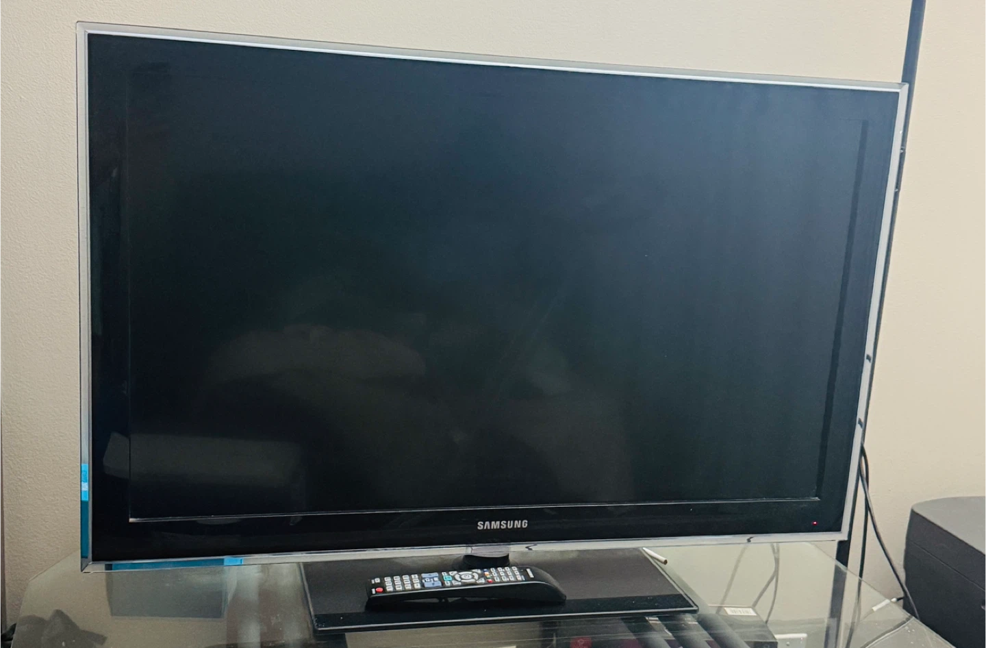 Samsung 40-inch Full HD LCD TV + Original Remote