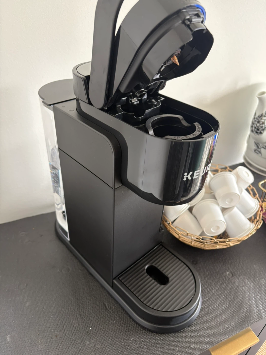 Keurig Single-Serve Coffee Maker – Great Condition - photo 4