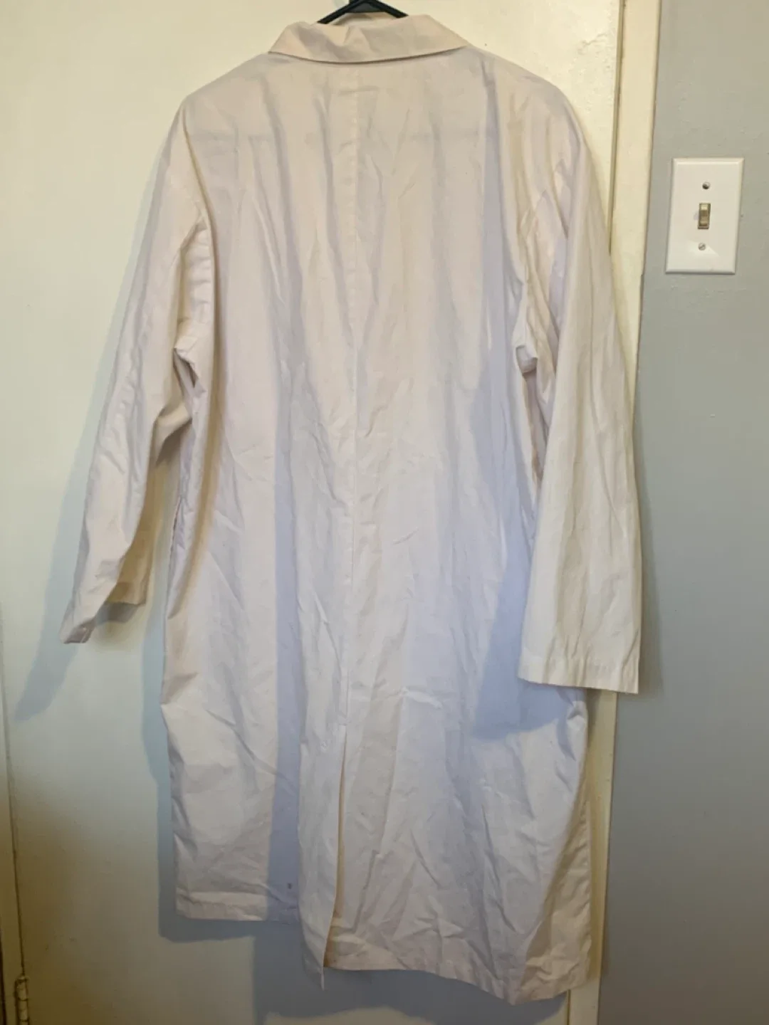 White Lab Coat image indicator(2)
