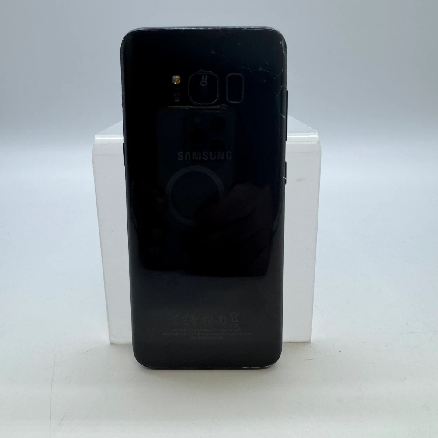 Samsung Galaxy S8 – 64GB Unlocked , Small Cracks - photo 2