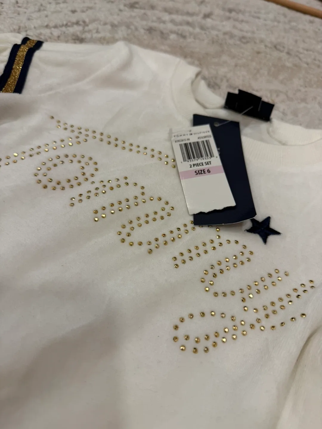 New Tommy Hilfiger sweater - Size 6 image indicator(4)