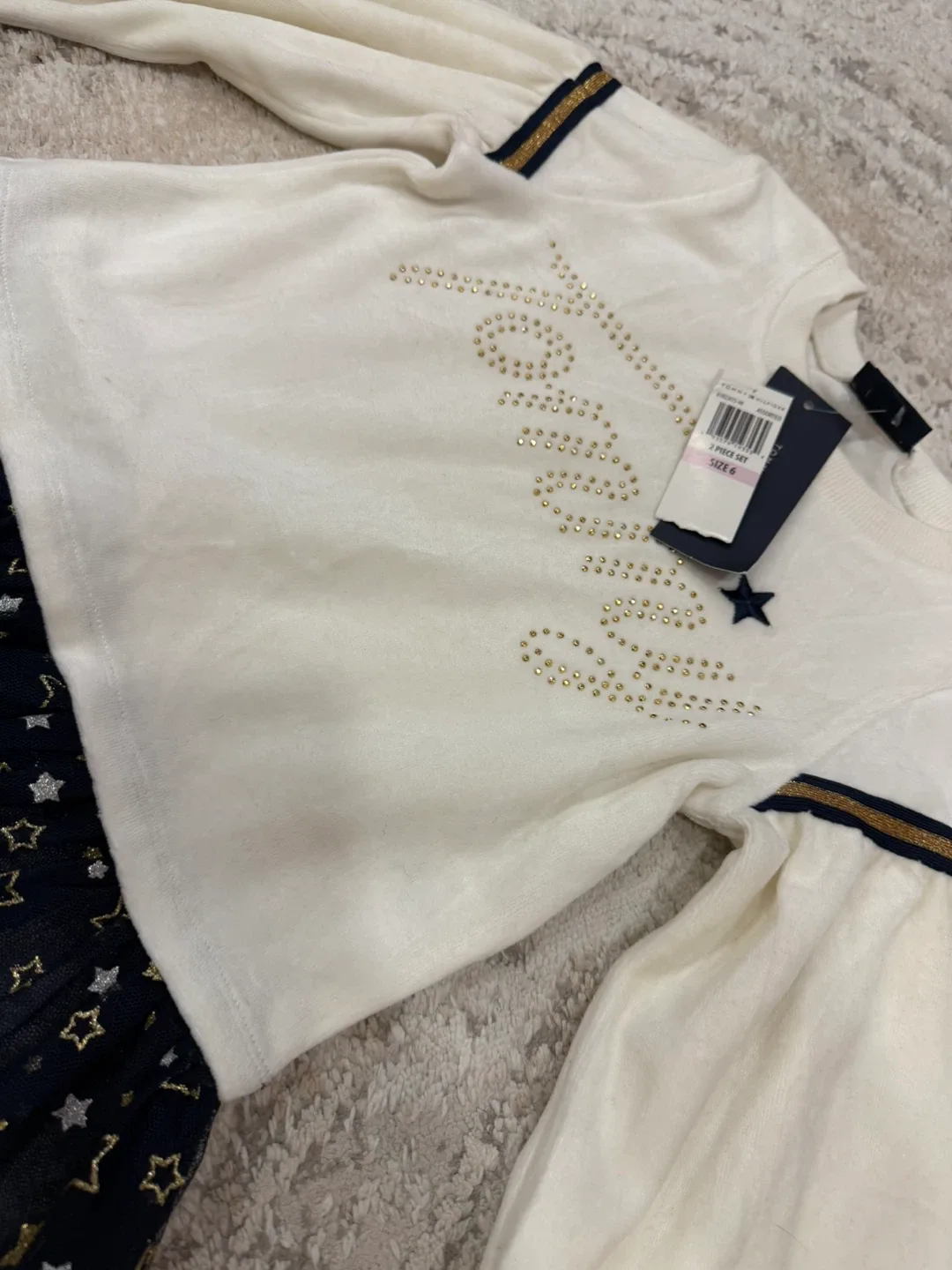 New Tommy Hilfiger sweater - Size 6 image indicator(5)