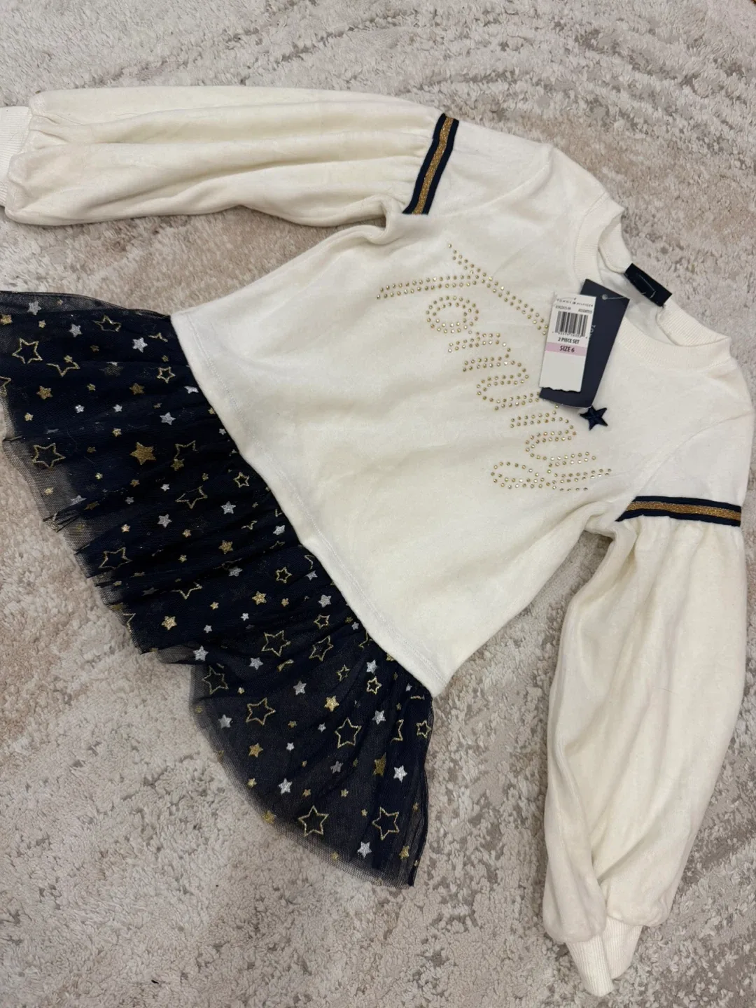 New Tommy Hilfiger sweater - Size 6 image indicator(2)