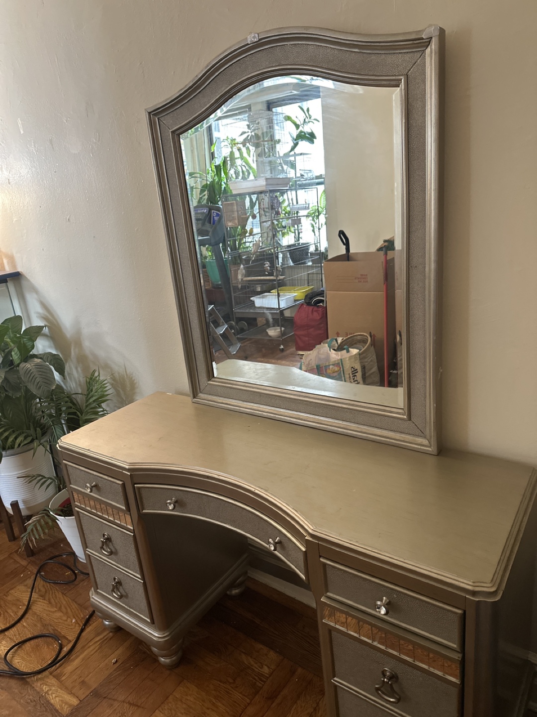 Vanity Table with Mirror